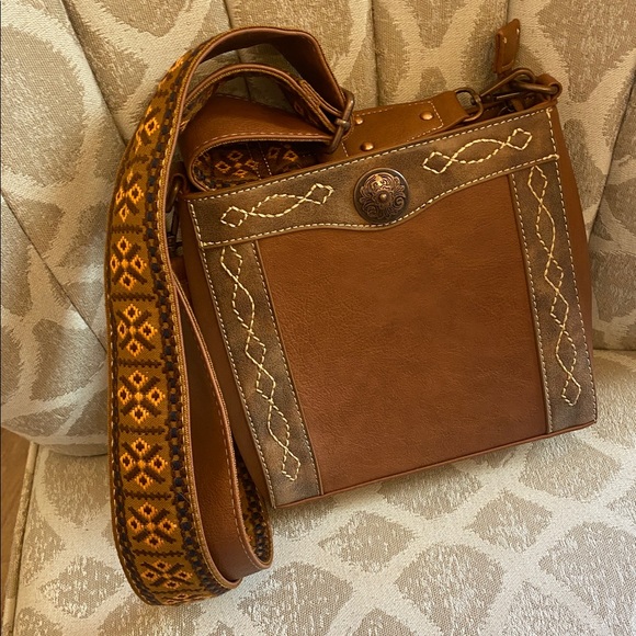 Nocona Handbags - Nocona Ivy Brown Leather Crossbody Bag with Leather Strap